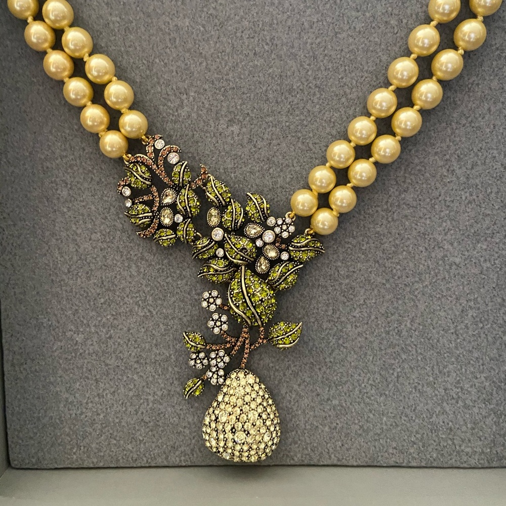 Beautiful HTF Heidi Daus necklace